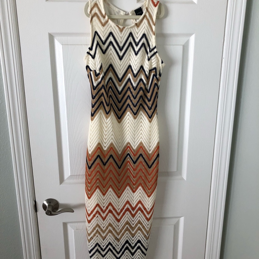 Form fitting midi dress - retro style